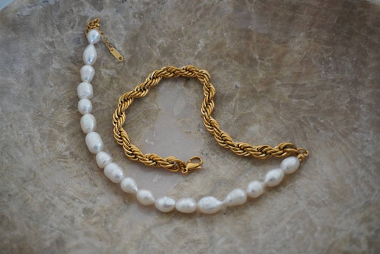 Willow Pearl Necklace